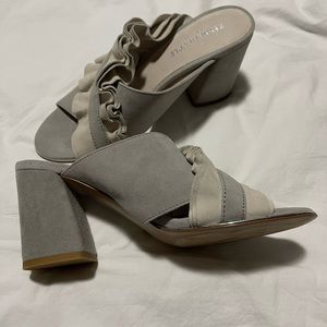 NWOT Kenneth Cole New York Women's Laken
Chunky Heel Slide Sandal Size 6 1/2